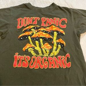 “Don’t Panic It’s Organic” Mushroom Graphic Tee Women’s Small Hippie Outdoor